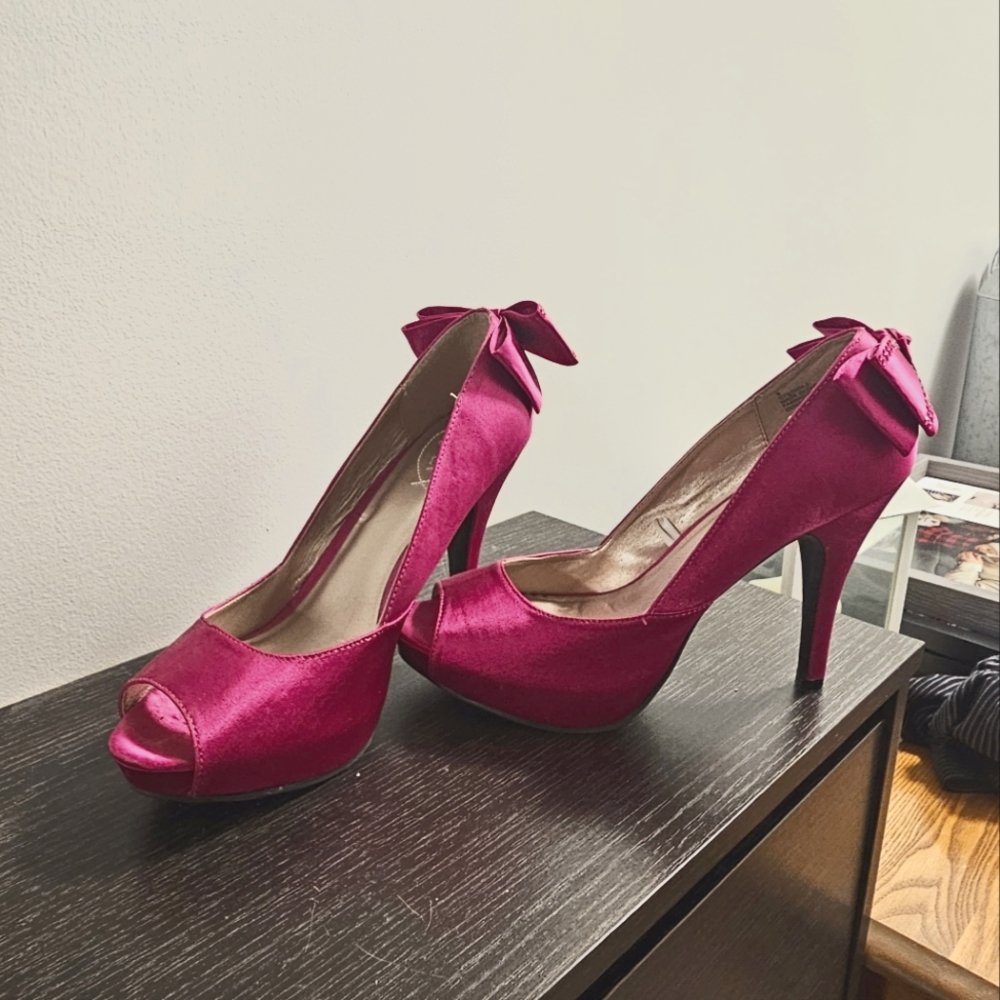 Fuschia size 9 high heels